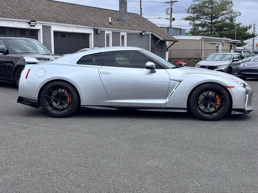 2020 Nissan GT-R Premium