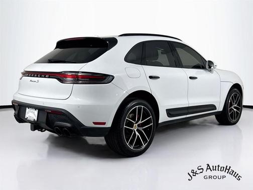 Carrara White Metallic 2022 Porsche Macan S