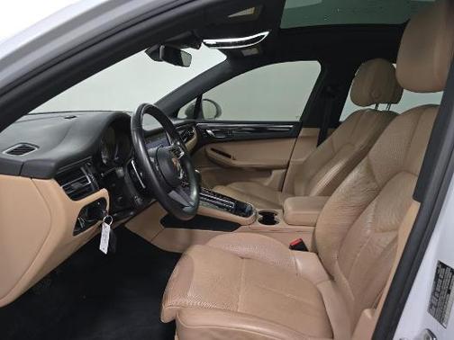 Carrara White Metallic 2022 Porsche Macan S