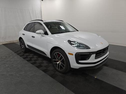 Carrara White Metallic 2022 Porsche Macan S