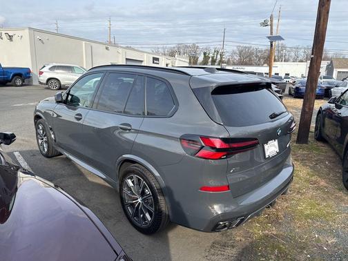 2025 BMW X5 M60i