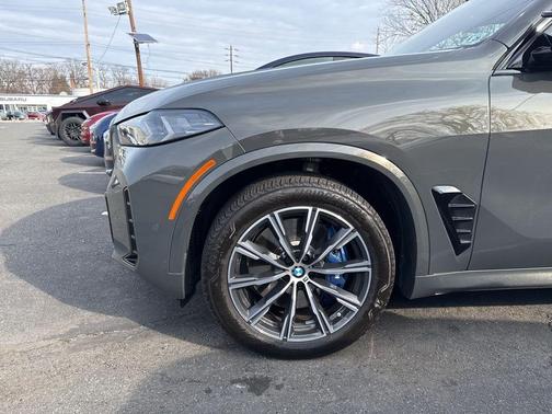 2025 BMW X5 M60i