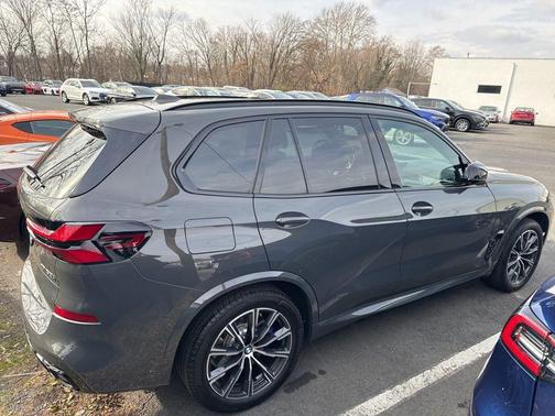 2025 BMW X5 M60i