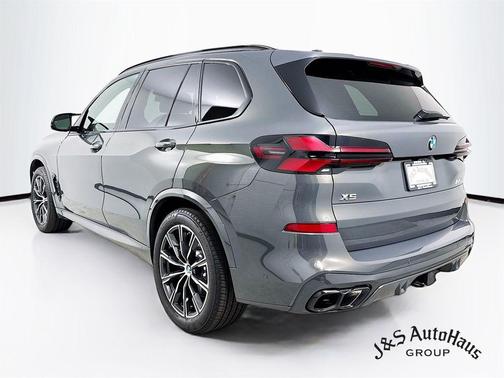 2025 BMW X5 M60i