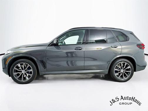 2025 BMW X5 M60i