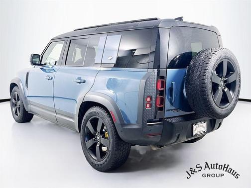 2020 Land Rover Defender 110 SE