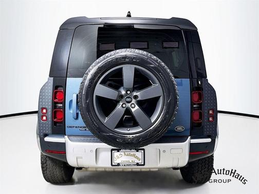 2020 Land Rover Defender 110 SE
