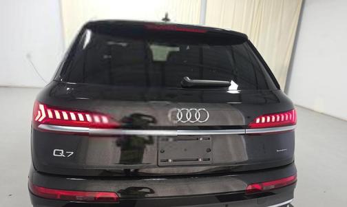 2022 Audi Q7 55 Premium Plus