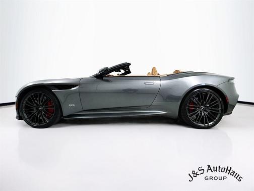 2021 Aston Martin DBS Superleggera Volante