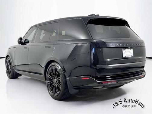 Santorini Black 2025 Land Rover Range Rover P400 SE 7 Seat