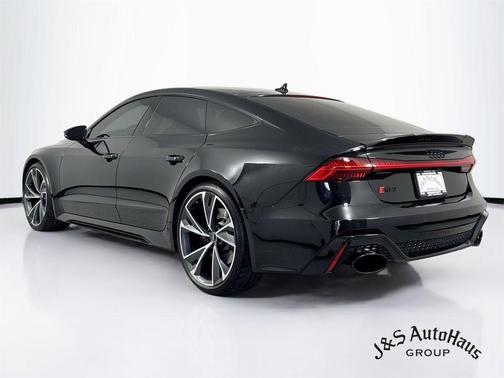 Mythos Black Metallic 2022 Audi RS 7 4.0T quattro