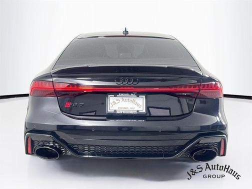 Mythos Black Metallic 2022 Audi RS 7 4.0T quattro