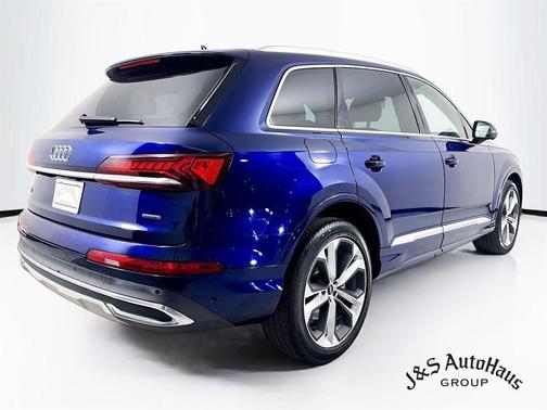 2022 Audi Q7 55 Premium Plus