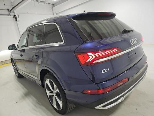 2022 Audi Q7 55 Premium Plus
