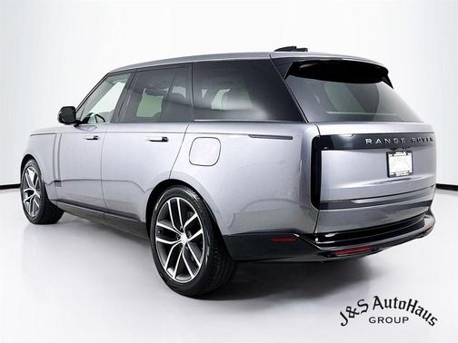 Eiger Grey 2025 Land Rover Range Rover P550e SE