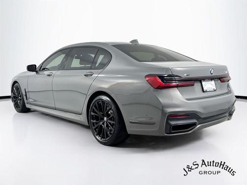Bernina Gray Amber Effect Metallic 2022 BMW 750 i xDrive