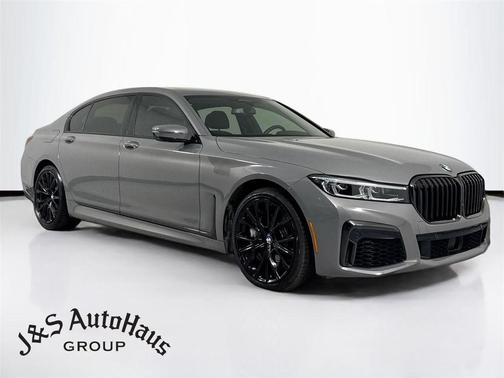 Bernina Gray Amber Effect Metallic 2022 BMW 750 i xDrive