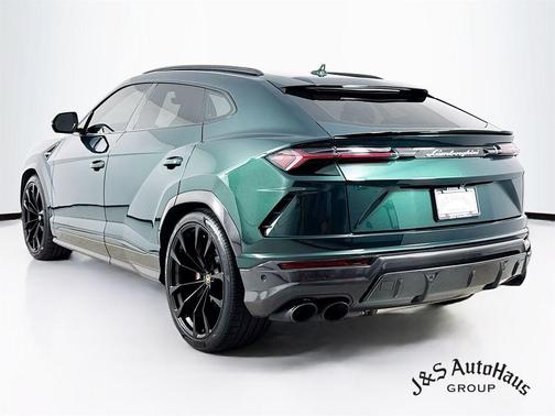 2022 Lamborghini Urus 