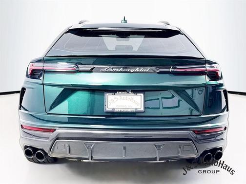 2022 Lamborghini Urus 
