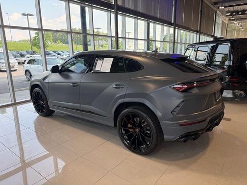 2022 Lamborghini Urus Base