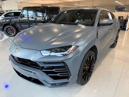 2022 Lamborghini Urus Base