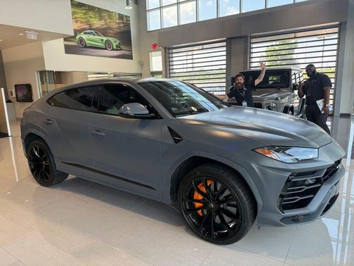 2022 Lamborghini Urus Base