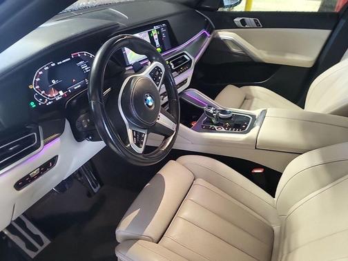 2021 BMW X6 M50i