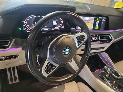 2021 BMW X6 M50i