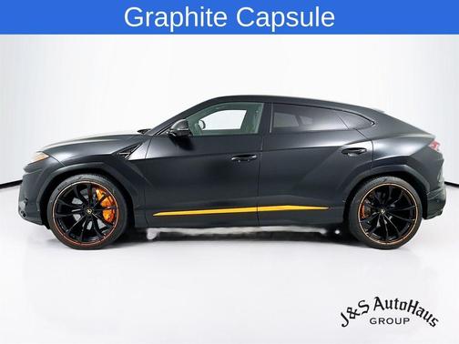 2022 Lamborghini Urus Graphite Capsule