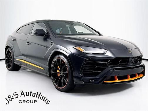 2022 Lamborghini Urus Pearl Capsule