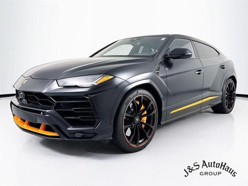 2022 Lamborghini Urus Pearl Capsule