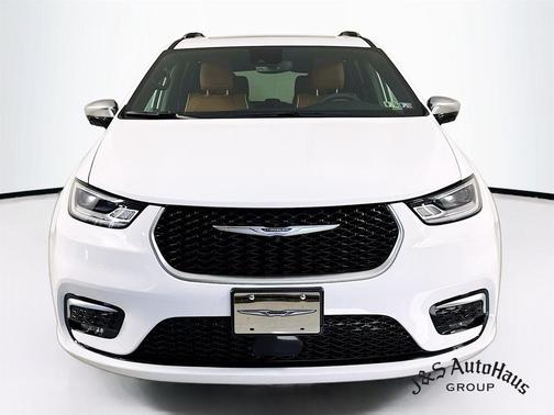 Bright White Clearcoat 2025 Chrysler Pacifica Hybrid Pinnacle