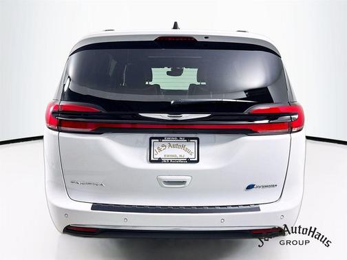 Bright White Clearcoat 2025 Chrysler Pacifica Hybrid Pinnacle