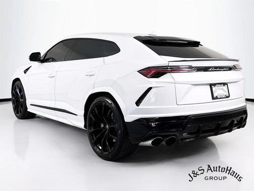 2022 Lamborghini Urus Base