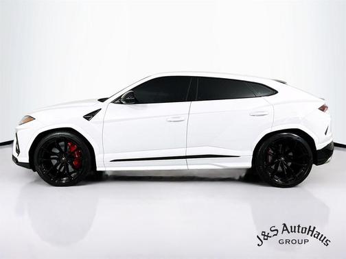 2022 Lamborghini Urus Base