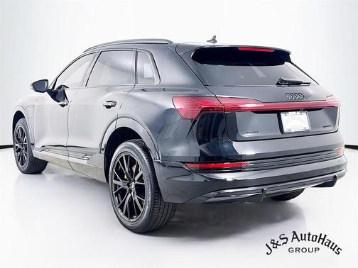 2022 Audi e-tron Premium