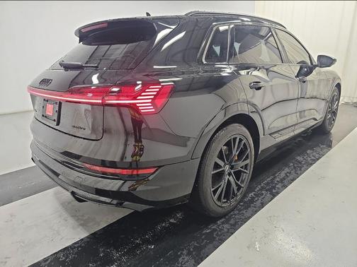 2022 Audi e-tron Premium