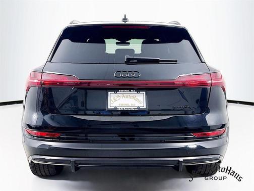 2022 Audi e-tron Premium