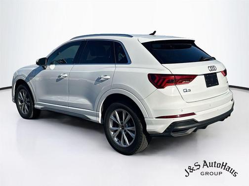 Ibis White 2023 Audi Q3 45 S line Premium