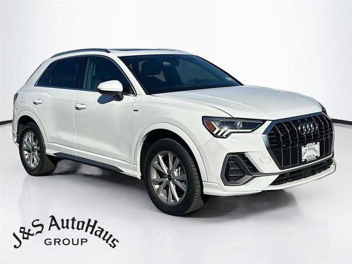 Ibis White 2023 Audi Q3 45 S line Premium