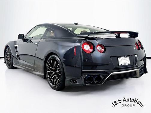 2021 Nissan GT-R Premium