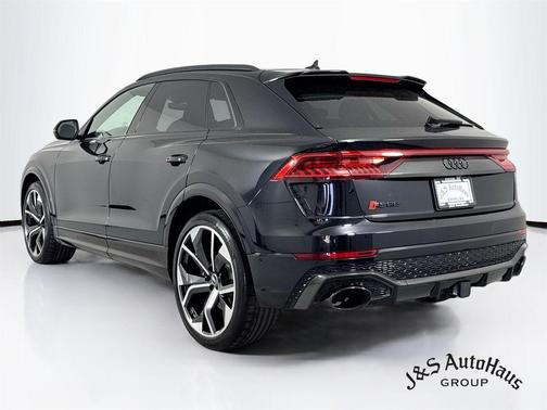 Orca Black Metallic 2021 Audi RS Q8 4.0T quattro