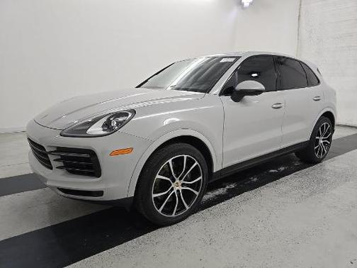 Chalk 2023 Porsche Cayenne Platinum Edition