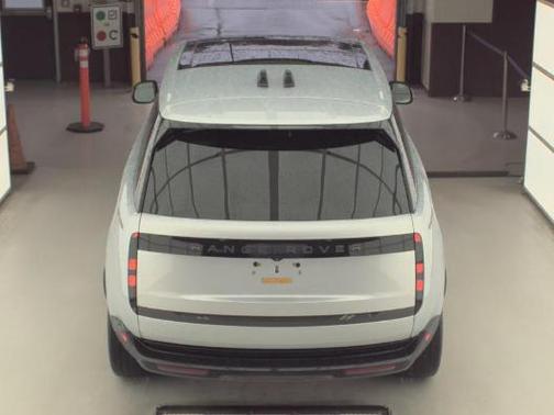 2025 Land Rover Range Rover P400 SE 7 Seat
