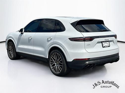 White 2022 Porsche Cayenne Platinum Edition