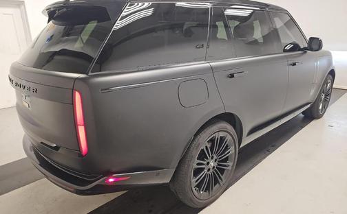 Santorini Black 2025 Land Rover Range Rover P400 SE 7 Seat