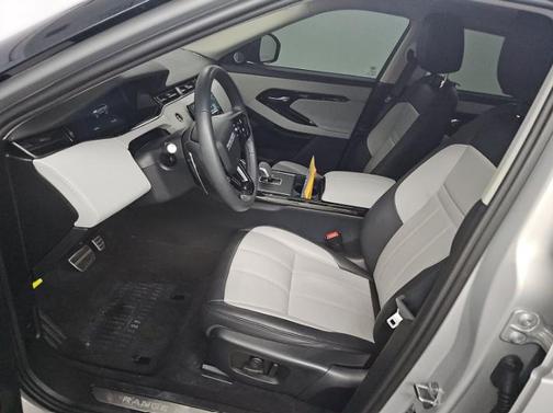 Seoul Pearl Silver 2024 Land Rover Range Rover Evoque Dynamic SE