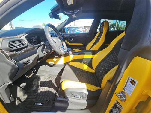 2021 Lamborghini Urus Pearl Capsule