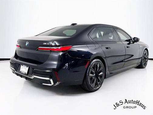 2024 BMW i7 M70