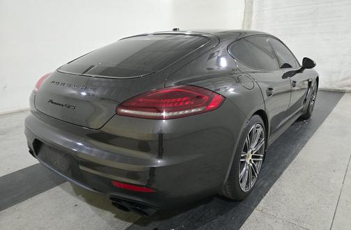 2015 Porsche Panamera GTS